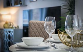 Luxurious Apartment Charlton Mews - 2 Bed - Tenby